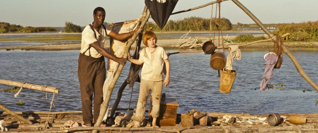 Huck und Jim auf dem Floß (Quelle: Majestic Filmverleih)