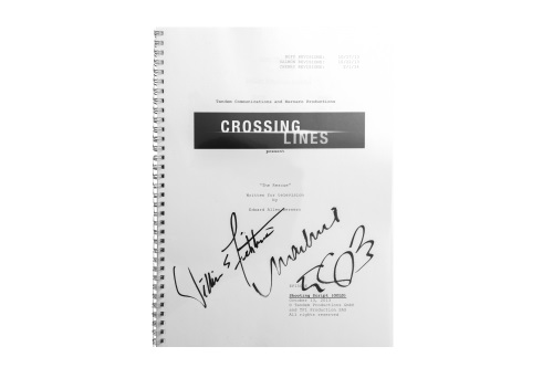 Das signierte Drehbuch von "Crossing Lines"