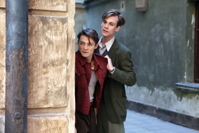 Rudy und Zoska bekämpfen die Besatzer (© Ascot Elite)