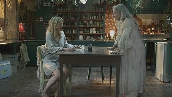 Eva mit einer merkwürdigen Dame (© Palladium Film)