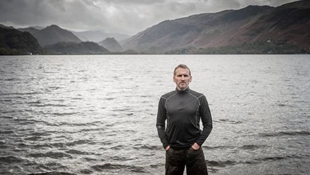 Robert genießt die Einsamkeit (© All3 Media International)