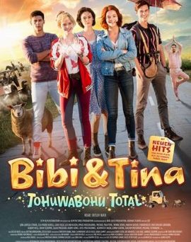 Das Kinoplakat von "Bibi & Tina - Tohuwabohu Total" (© DCM)