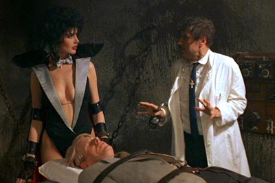 Vampire und verrückte Wissenschaftler warten (© 1985 New World Pictures)
