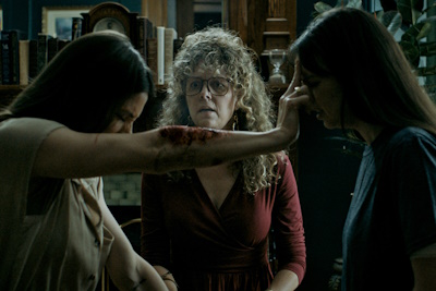 Cynthia bei der Arbeit (© Pandastorm Pictures, 2025)