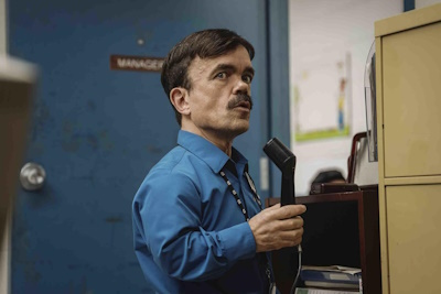 Schichtleiter Mitch macht allen Mitmenschen das Leben schwer (© LEONINE, 2026)