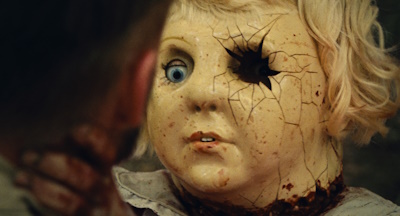Dolly (Max the Impaler) in Puppenmaske. © Dolly in the Woods LLC 2025