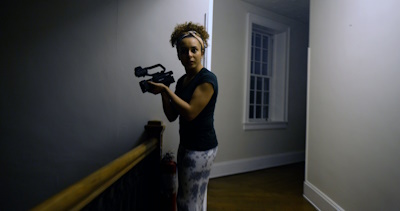 Rebecca darf das Material ihres Lebens filmen (© LEONINE, 2026)